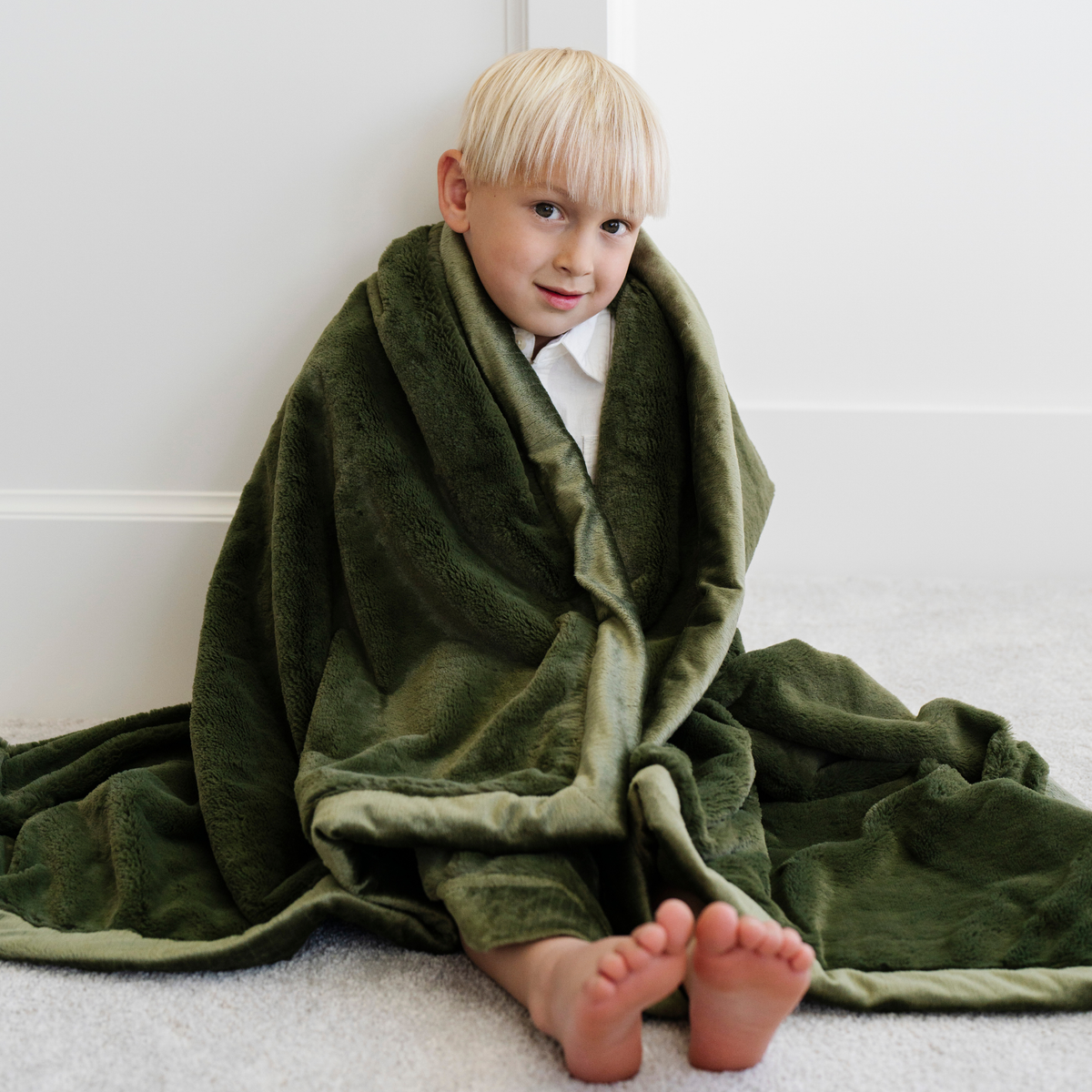 Saranoni Lush Toddler Blanket, velvety soft and plush.