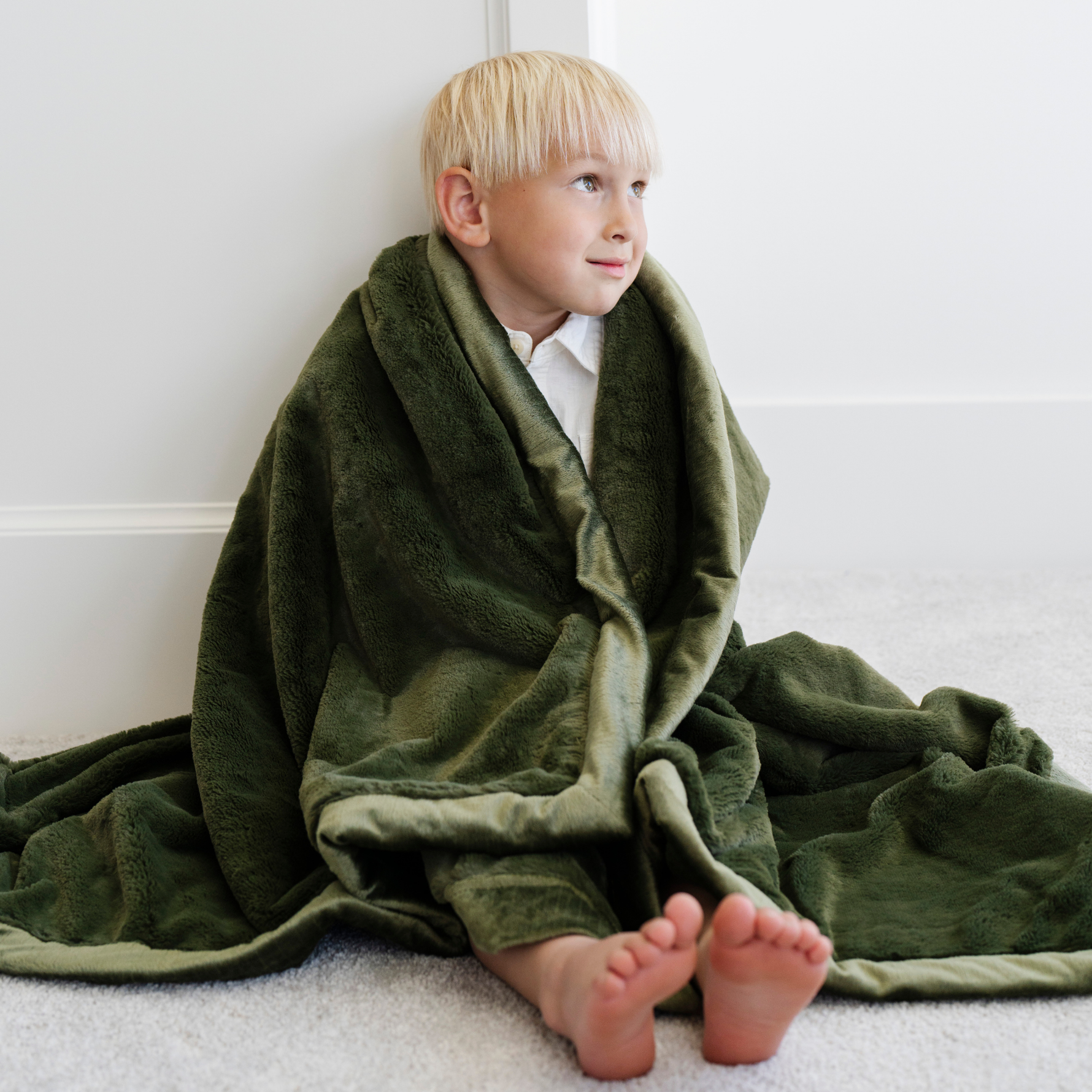 Saranoni lush toddler blanket, ultra-soft and plush.