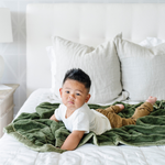 Saranoni Lush Toddler Blanket, ultra-soft plush for cozy toddler comfort.