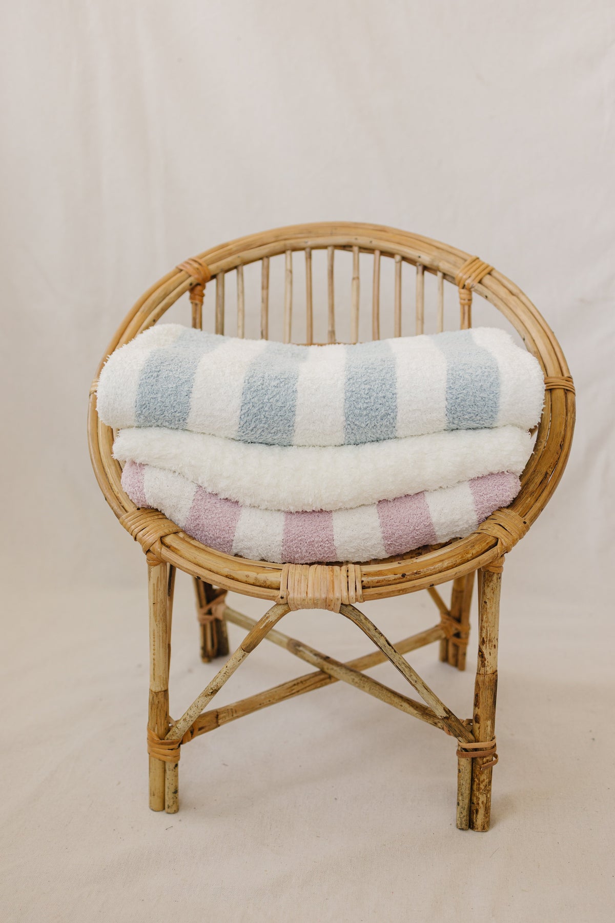 Cream Ribbed Plush Blanket by Mebie Baby