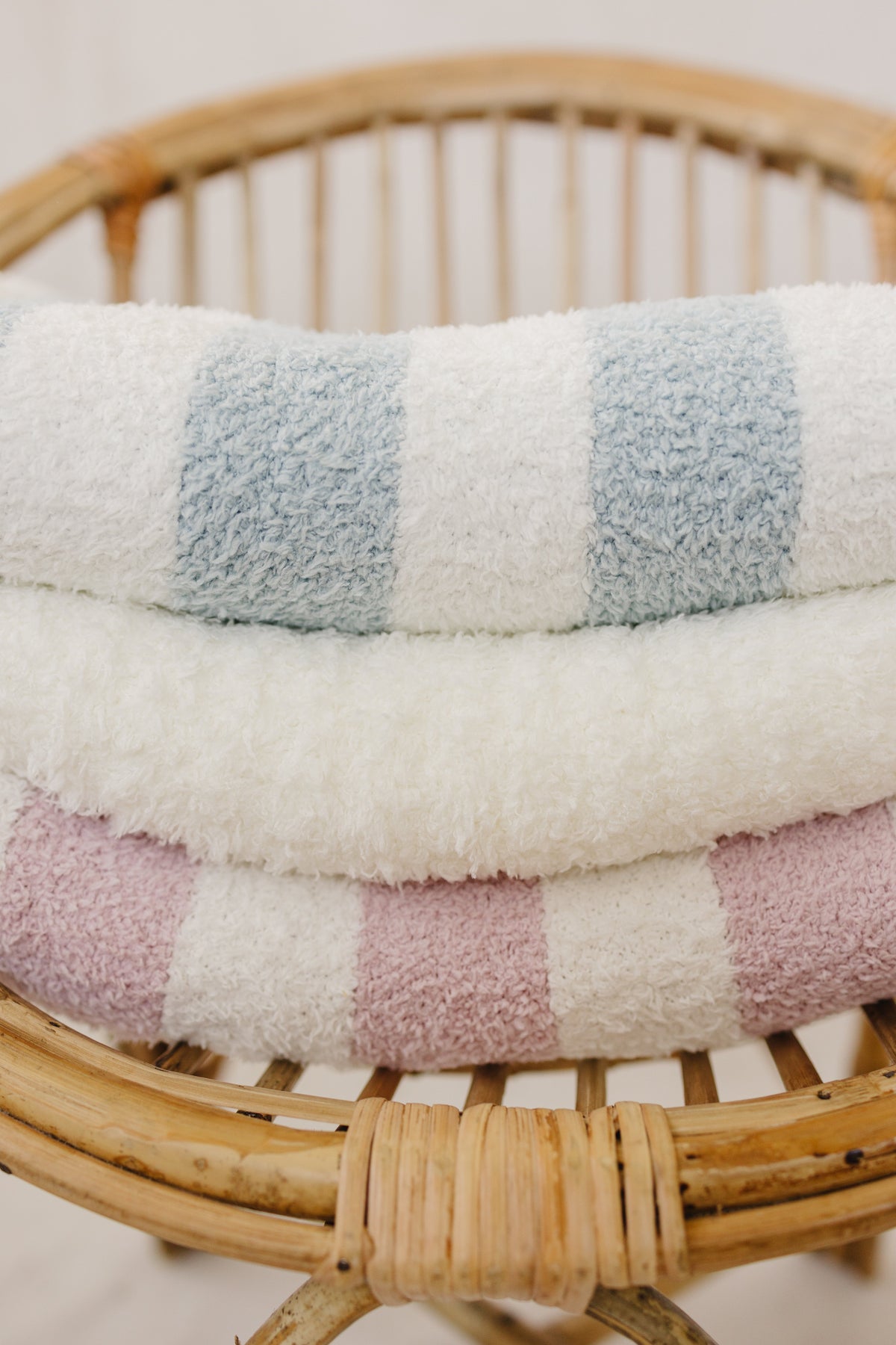 Cream Ribbed Plush Blanket by Mebie Baby