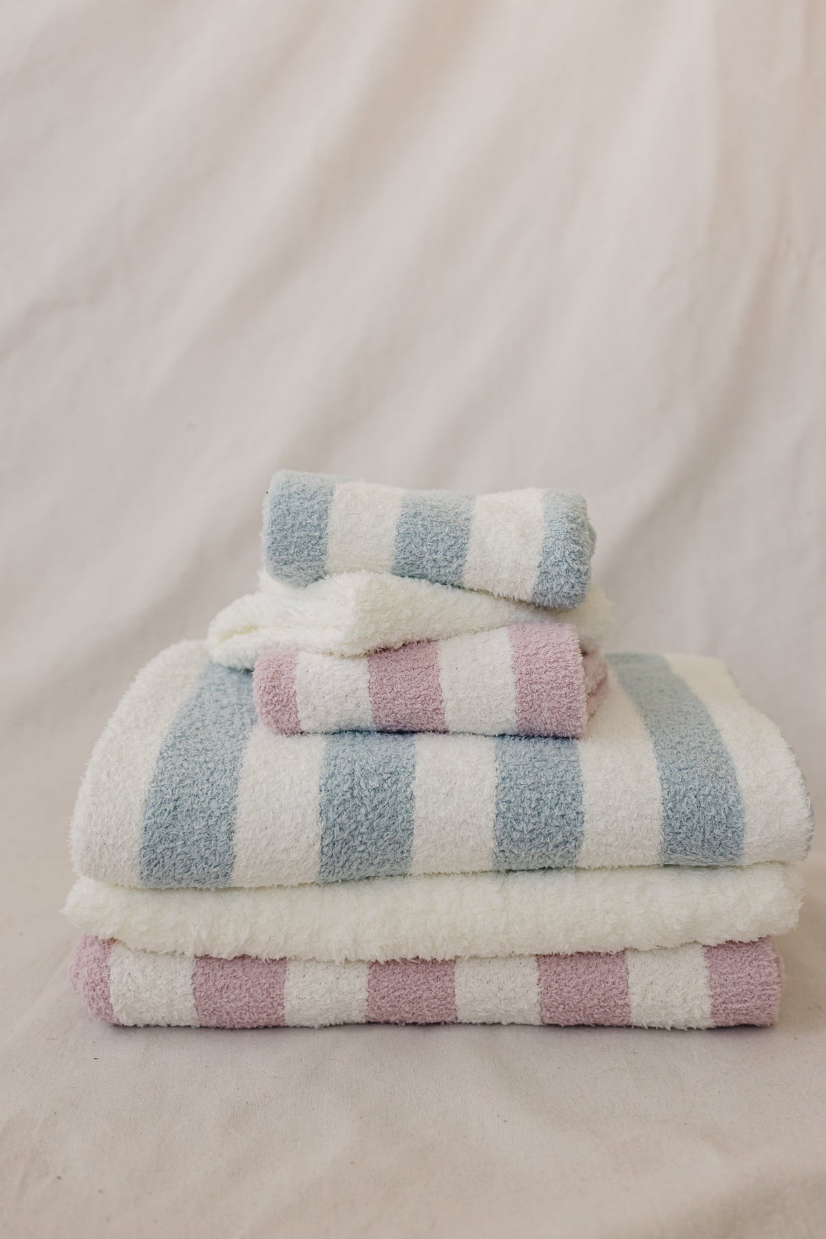 Cream Ribbed Plush Blanket by Mebie Baby