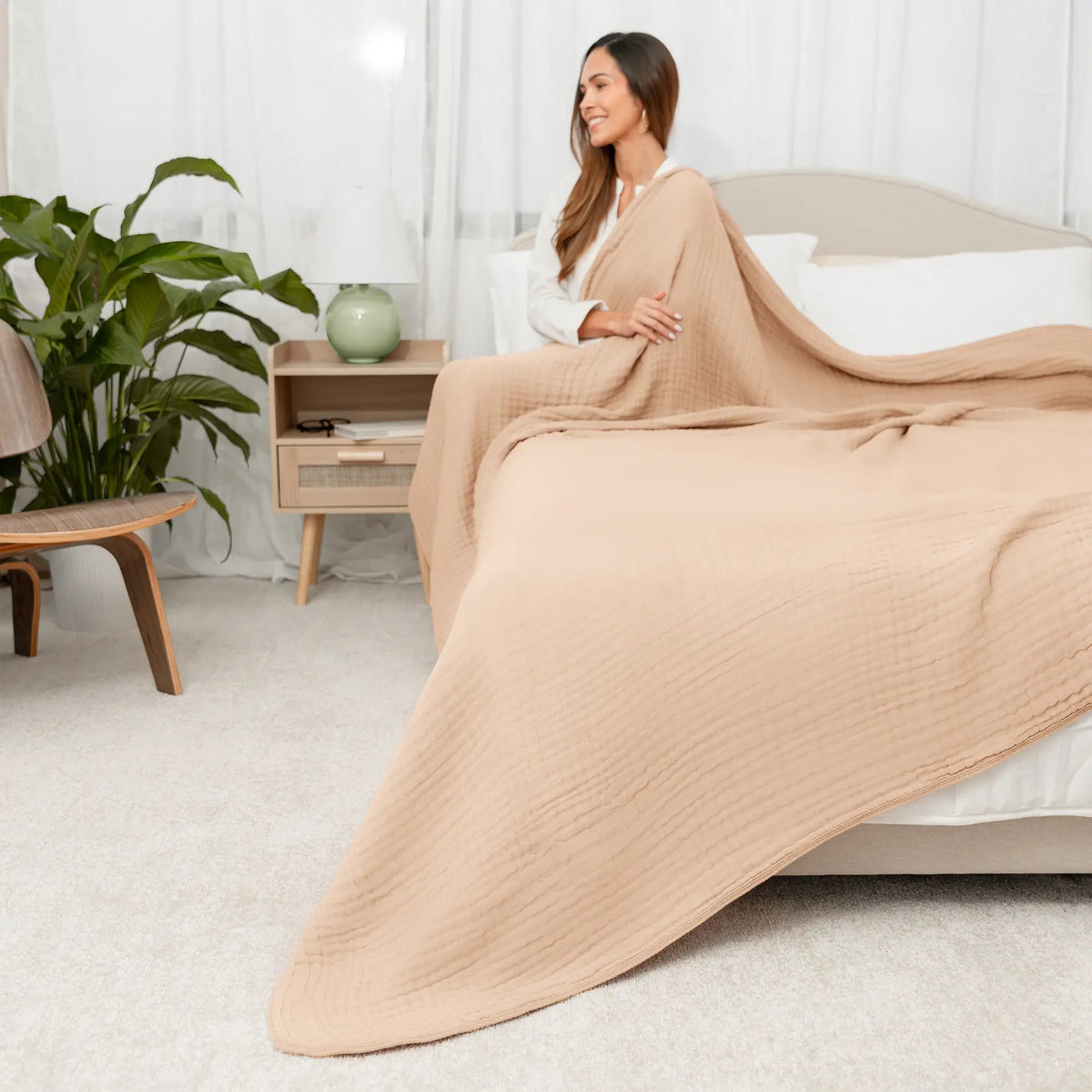 Comfy Cubs Adult Muslin Blanket in Cream - 