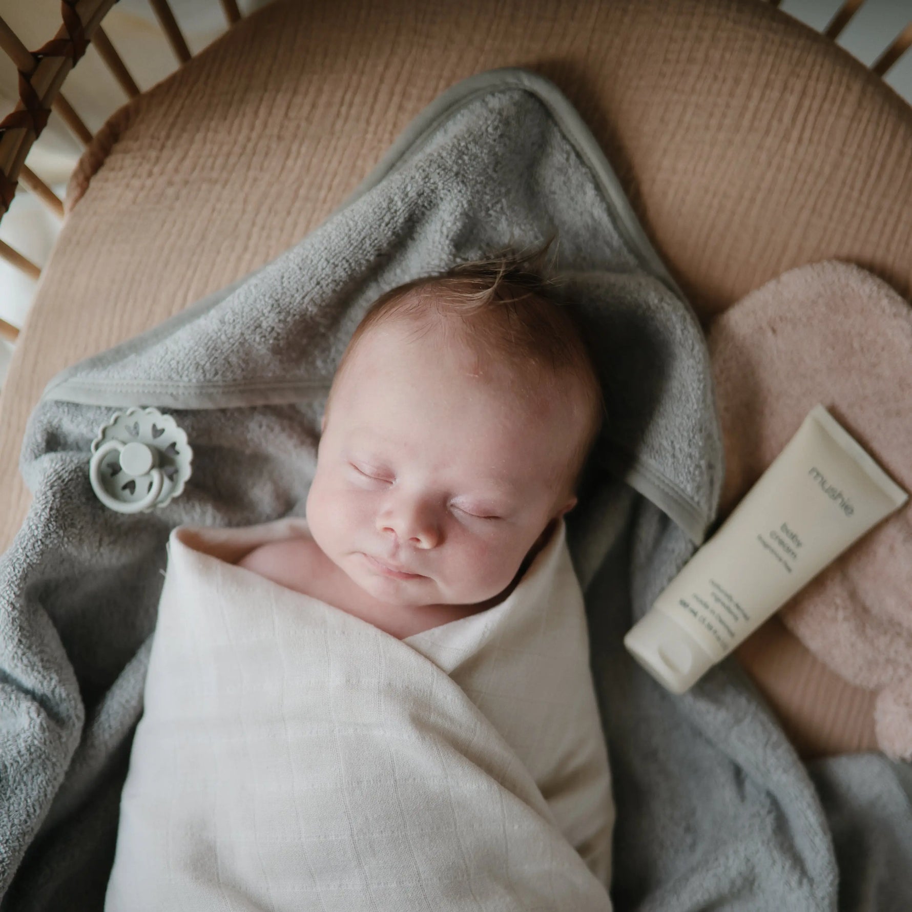 Mushie Extra Soft Bassinet Muslin Crib Sheet for Baby - 100 Percent Cotton Breathable Fabric - Home & Garden > Linens & Bedding > Bedding > Bed Sheets crib sheets