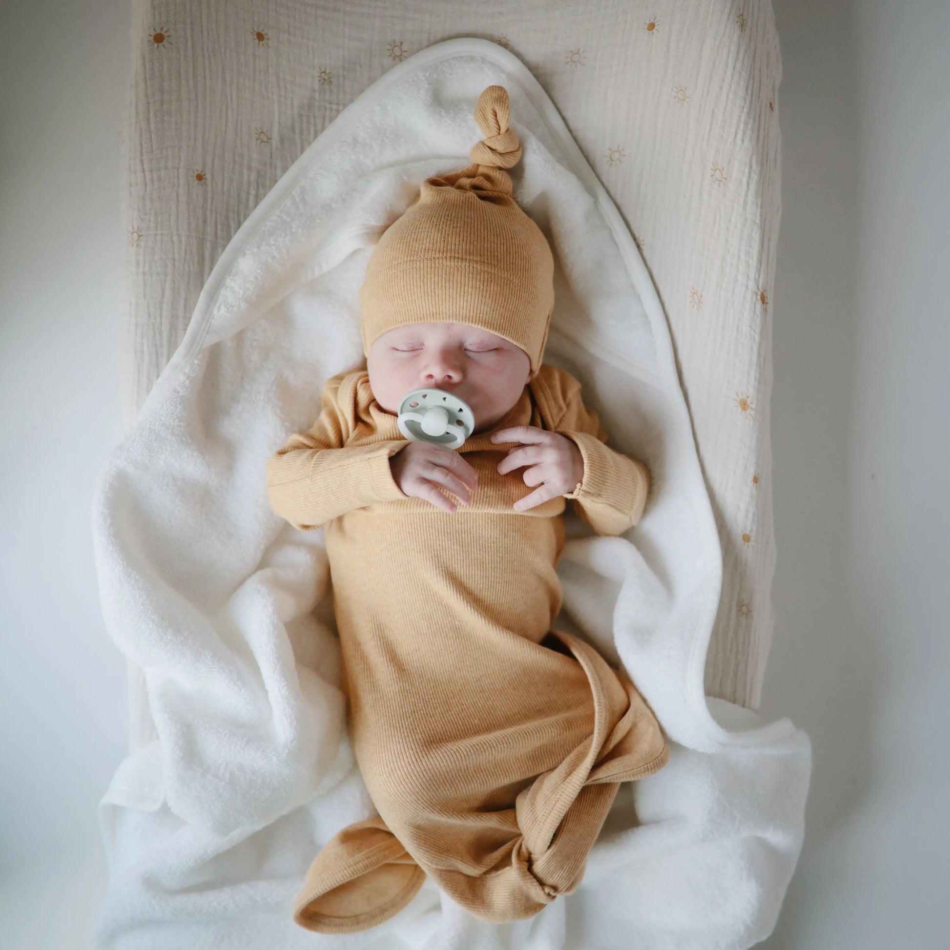 Ribbed Organic Cotton Baby Beanie for Newborns 0-3 Months with Top Knot Design Mushie