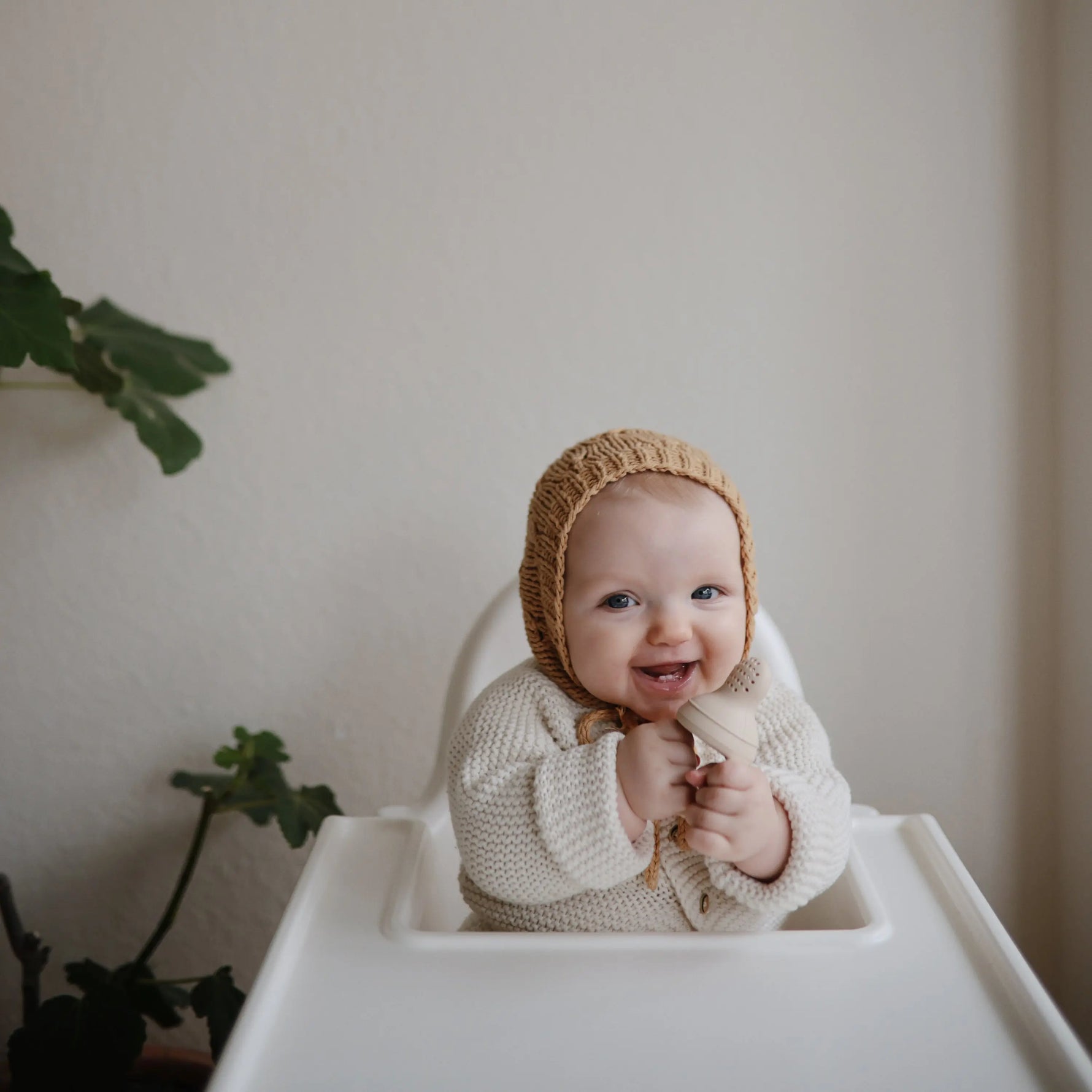 Mushie Silicone Fresh Food Feeder for Safe Self Feeding and Easy Cleaning - Baby & Toddler > Baby Health > Pacifiers & Teethers Silicone Fresh Food Feeder