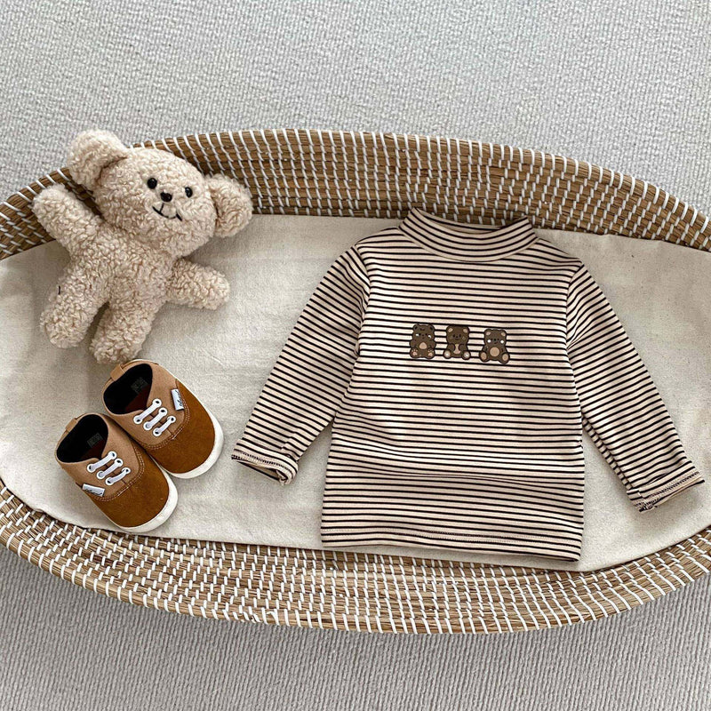 Boys Letters EmbroideryExpertly crafted for your little one, this knitted crew neck sweater features a stylish letters embroidery pattern. Perfect for keeping them warm and comfortable, whEveretts Place: Online Boutique 