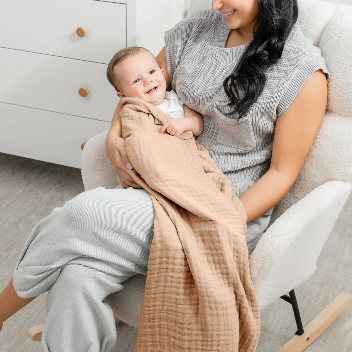 Comfy Cubs Baby Muslin Blanket in Cream - 