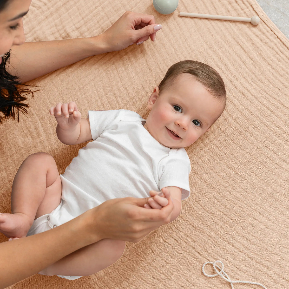 Comfy Cubs Baby Muslin Blanket in Cream - 