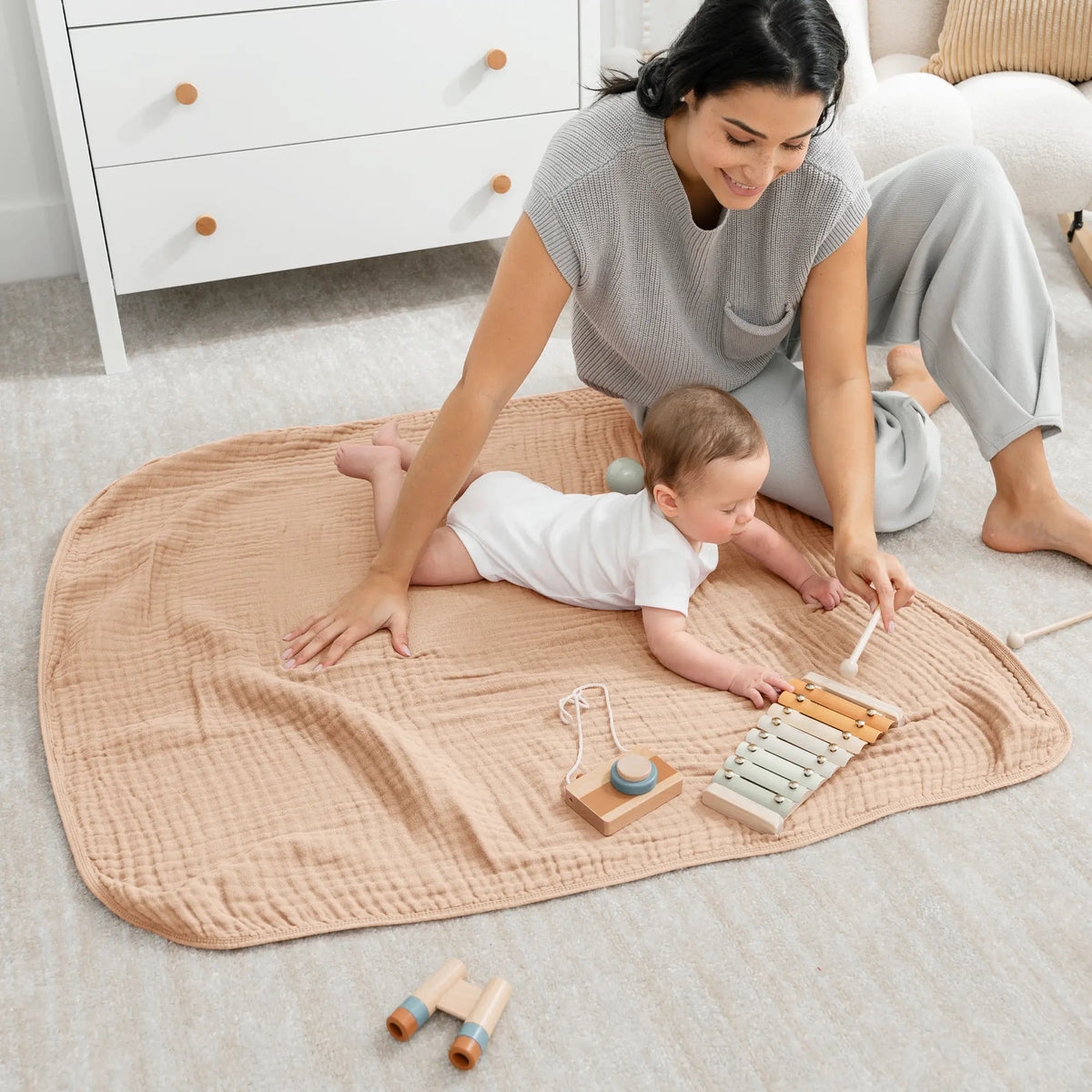 Comfy Cubs Baby Muslin Blanket in Cream - 