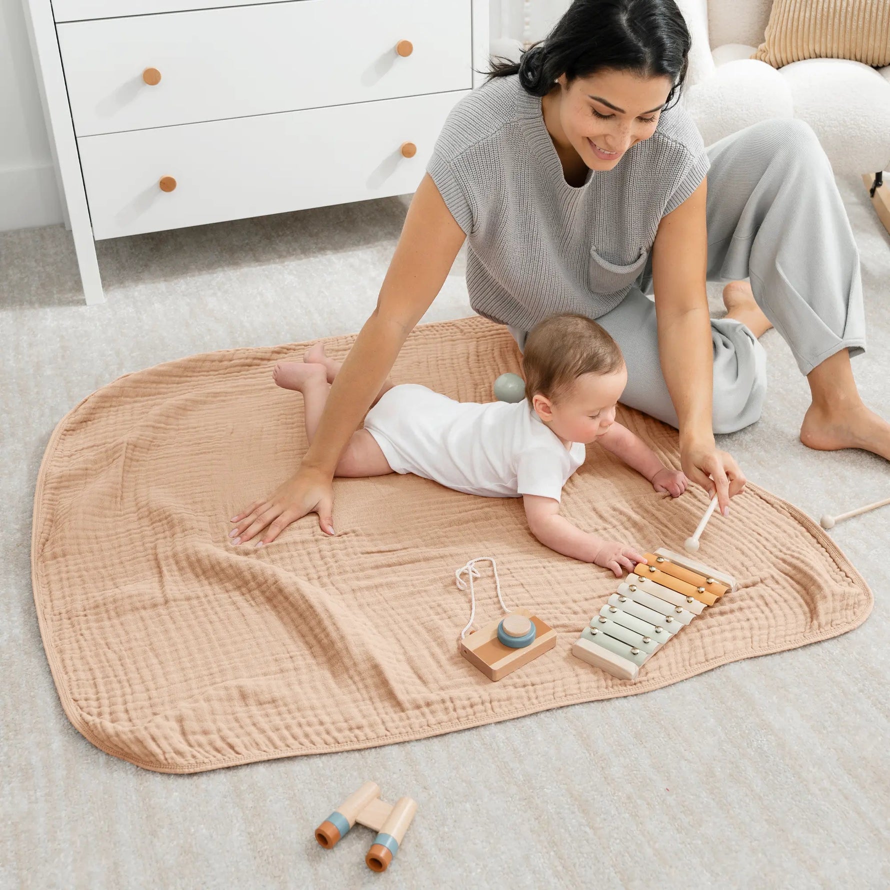 Comfy Cubs Baby Muslin Blanket in Cream - 