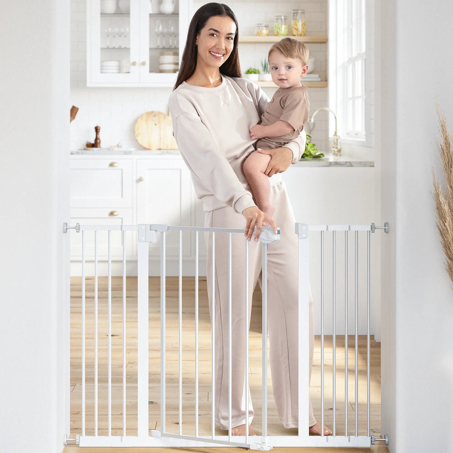 Comfy Cubs Baby Safety Gate in White - 