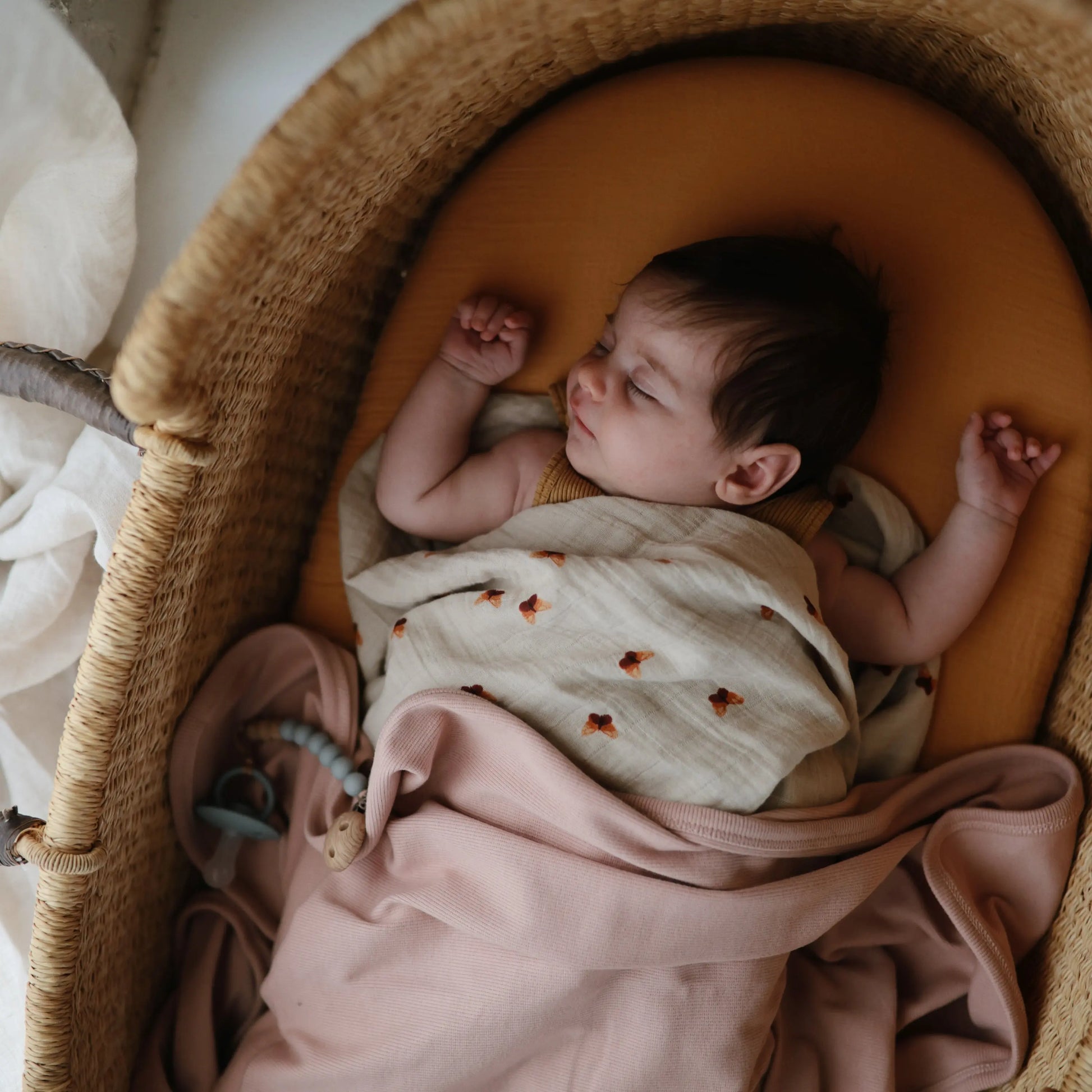 Ribbed Baby Blanket Made From Soft Organic Cotton Mushie