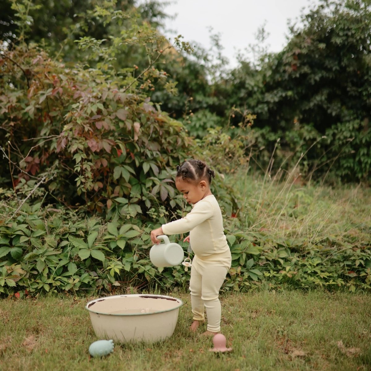 Mushie Bath Rinse Cup for Kids with Textured Grip and Controlled Water Stream - 
