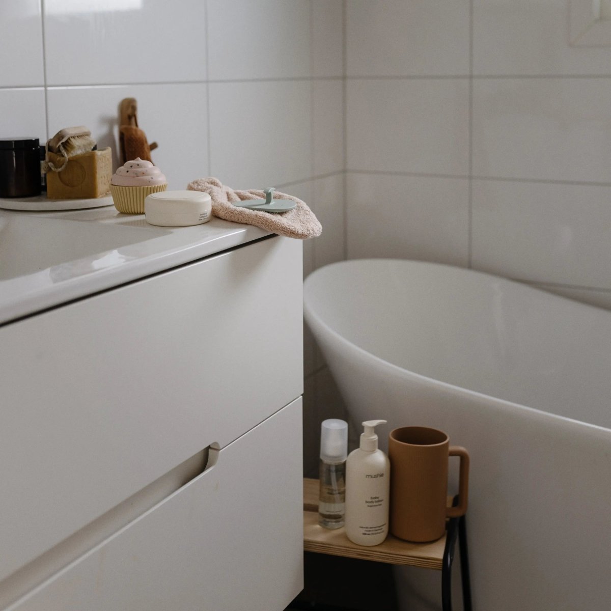 Mushie Bath Rinse Cup for Kids with Textured Grip and Controlled Water Stream - 