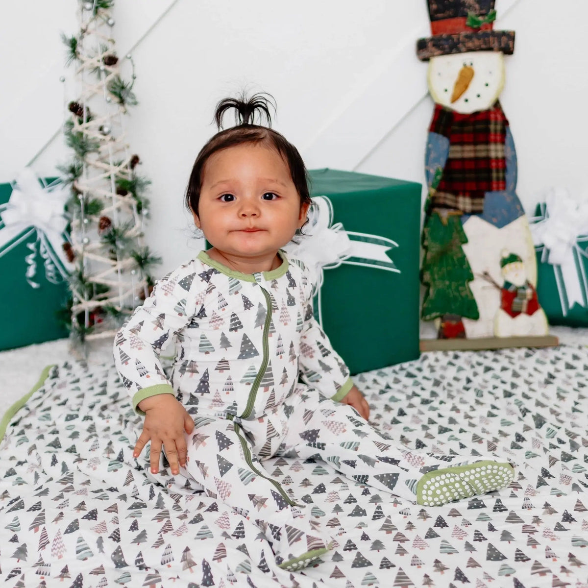 Bestaroo Bestaroo Bamboo Baby Footed Onesie With Two Way Zipper And Fold Over Mittens - 