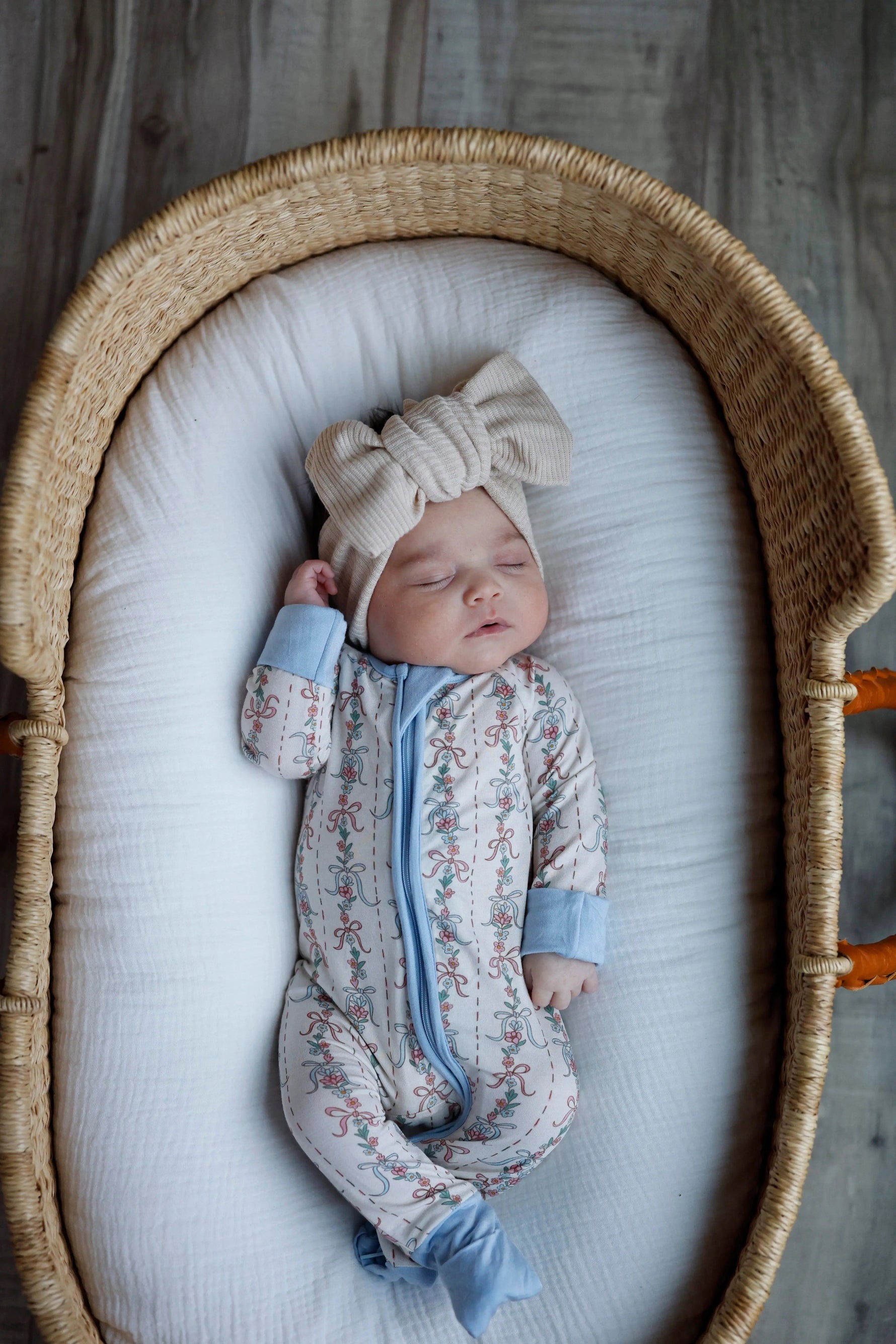 Dreamlet Bow Blossom (Convertible Zip Footies) - 