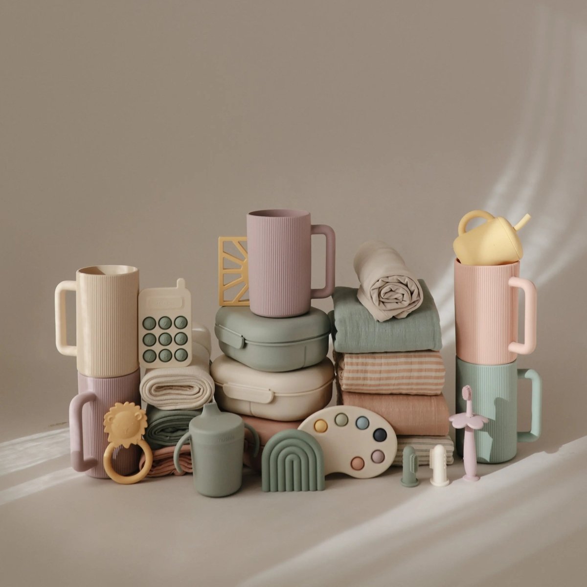 Mushie BPA Free Plastic Lunchbox with Built In Compartments and Locking Utensils - 