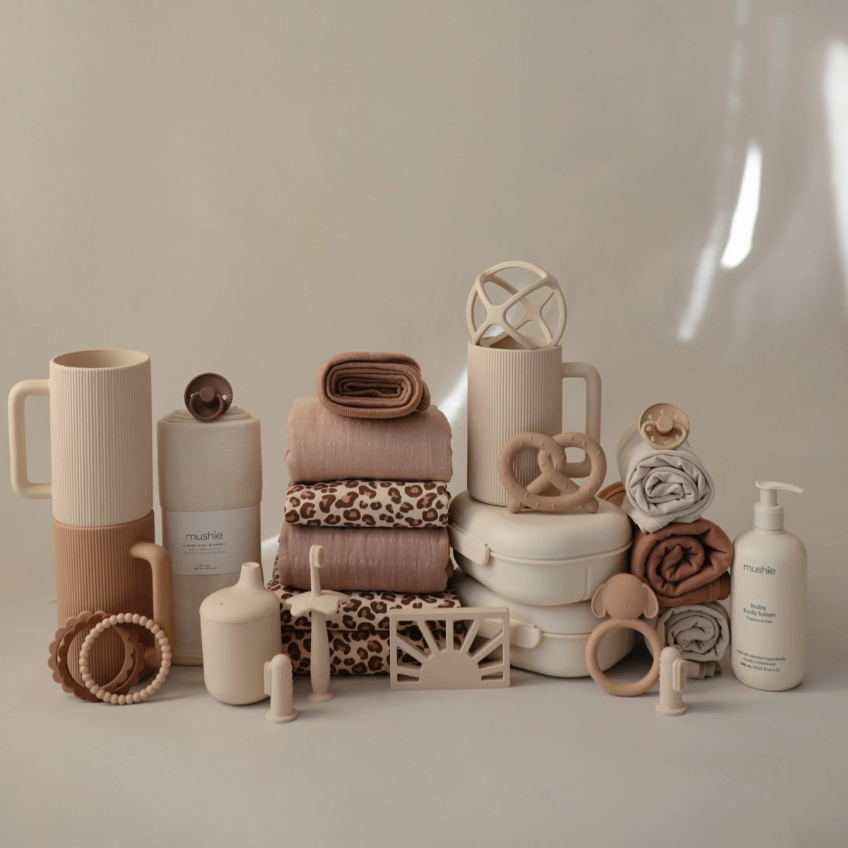 Mushie BPA Free Plastic Lunchbox with Built In Compartments and Locking Utensils - 