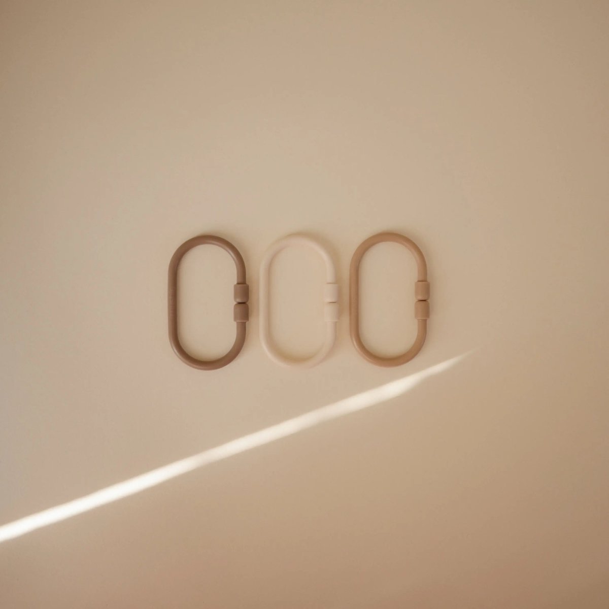 Mushie Chain Link Rings for Strollers and Car Seats Durable Plastic Toy Attachments - Everetts Place Boutique - 