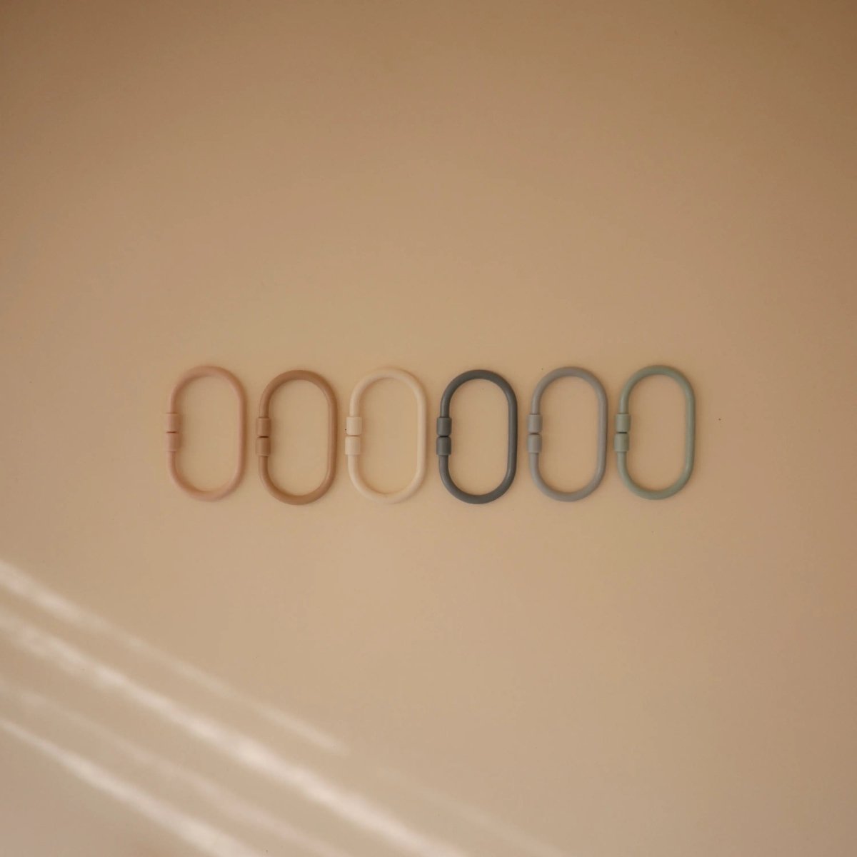 Mushie Chain Link Rings for Strollers and Car Seats Durable Plastic Toy Attachments - Everetts Place Boutique - 