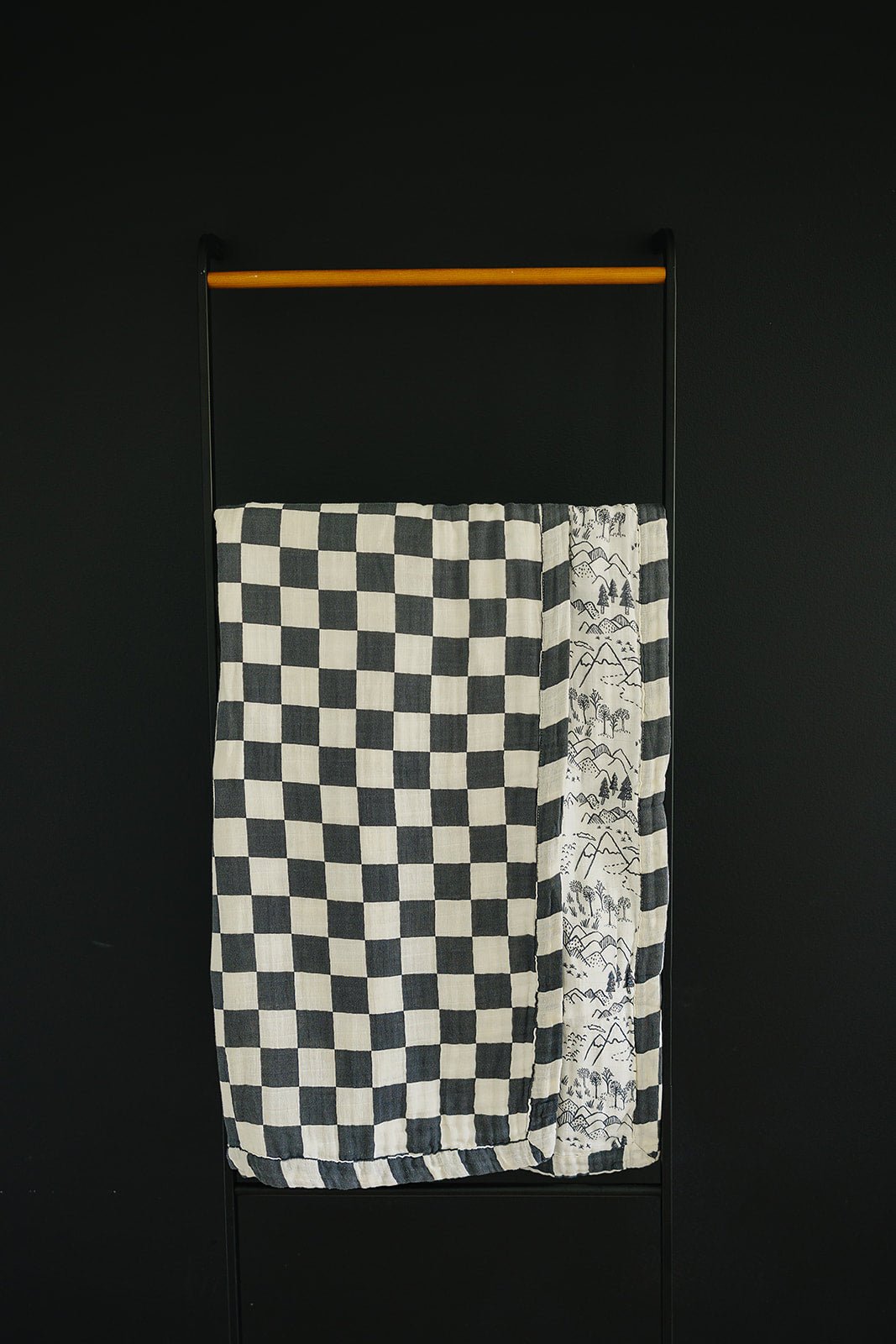 Mebie Baby Charcoal Checkered + Summit Muslin Quilt - 