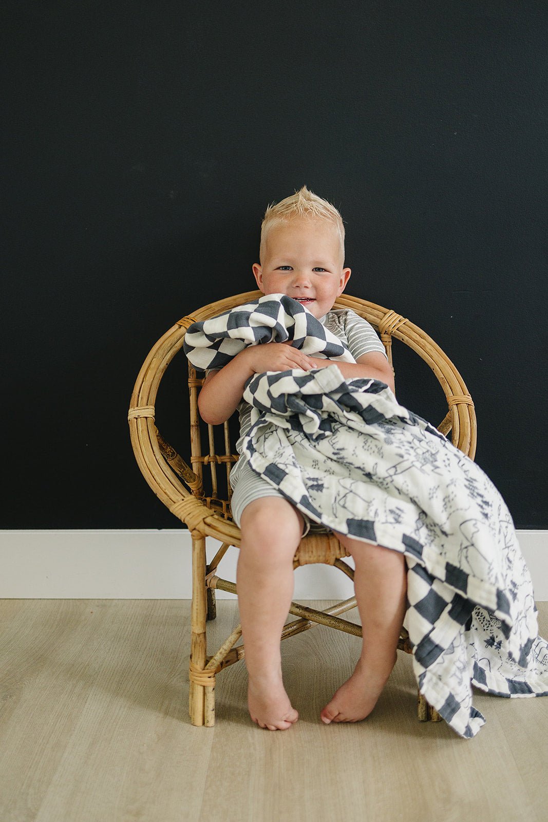 Mebie Baby Charcoal Checkered + Summit Muslin Quilt - 