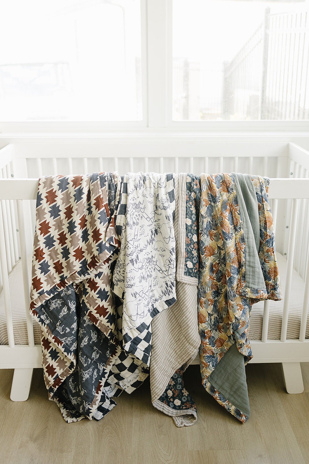 Mebie Baby Charcoal Checkered + Summit Muslin Quilt - 