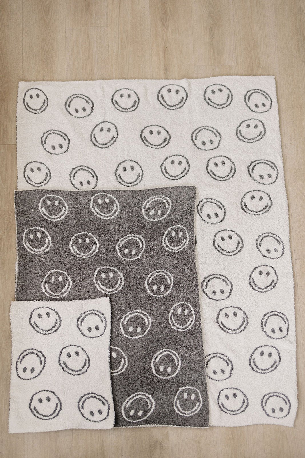 Mebie Baby Charcoal Smiley Plush Blanket - 