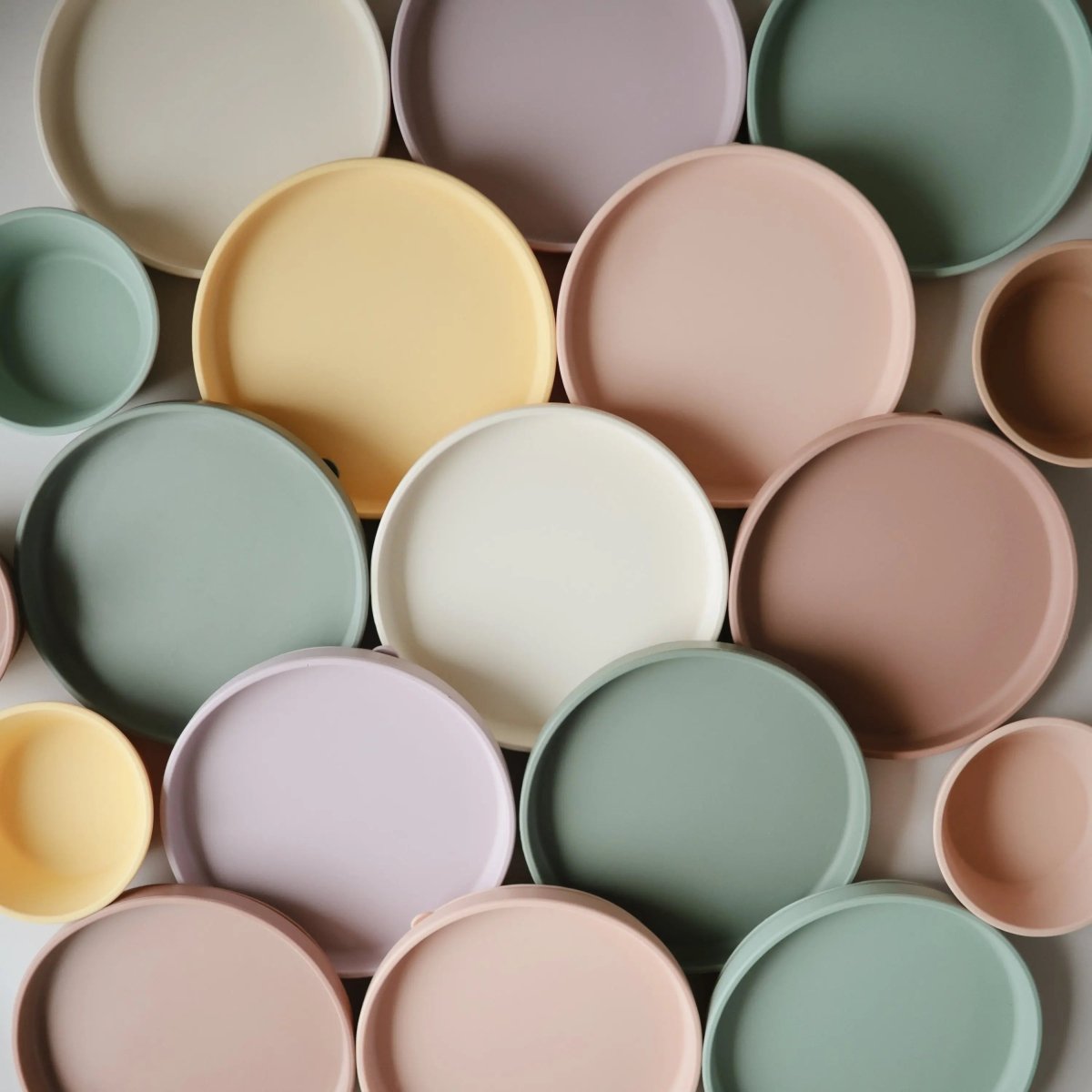 Mushie Classic Silicone Suction Plate for Kids Safe Non Slip Feeding Solution - Everetts Place Boutique - 