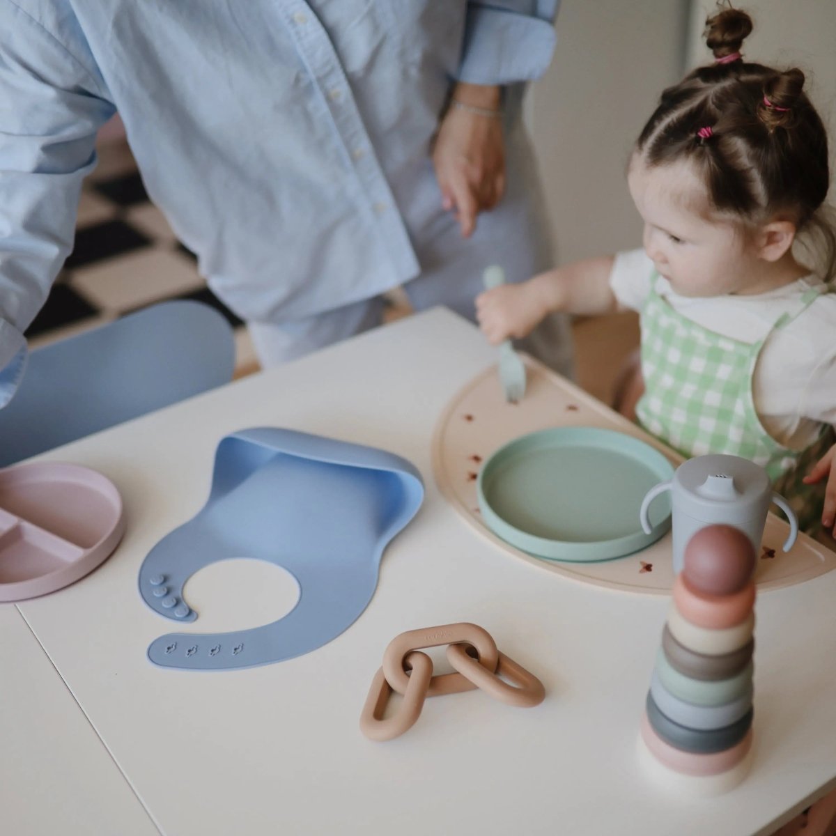 Mushie Classic Silicone Suction Plate for Kids Safe Non Slip Feeding Solution - Everetts Place Boutique - 