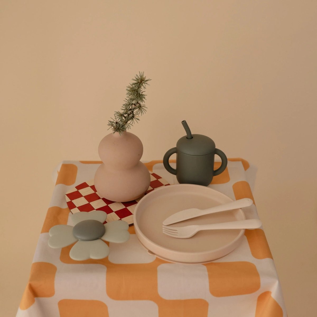 Mushie Classic Silicone Suction Plate for Kids Safe Non Slip Feeding Solution - Everetts Place Boutique - 