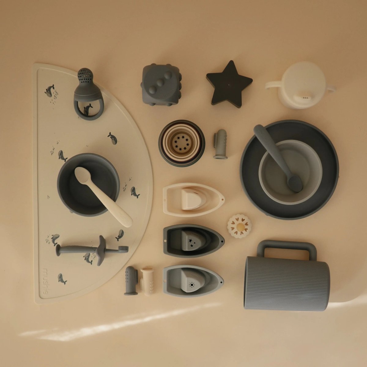 Mushie Classic Silicone Suction Plate for Kids Safe Non Slip Feeding Solution - Everetts Place Boutique - 