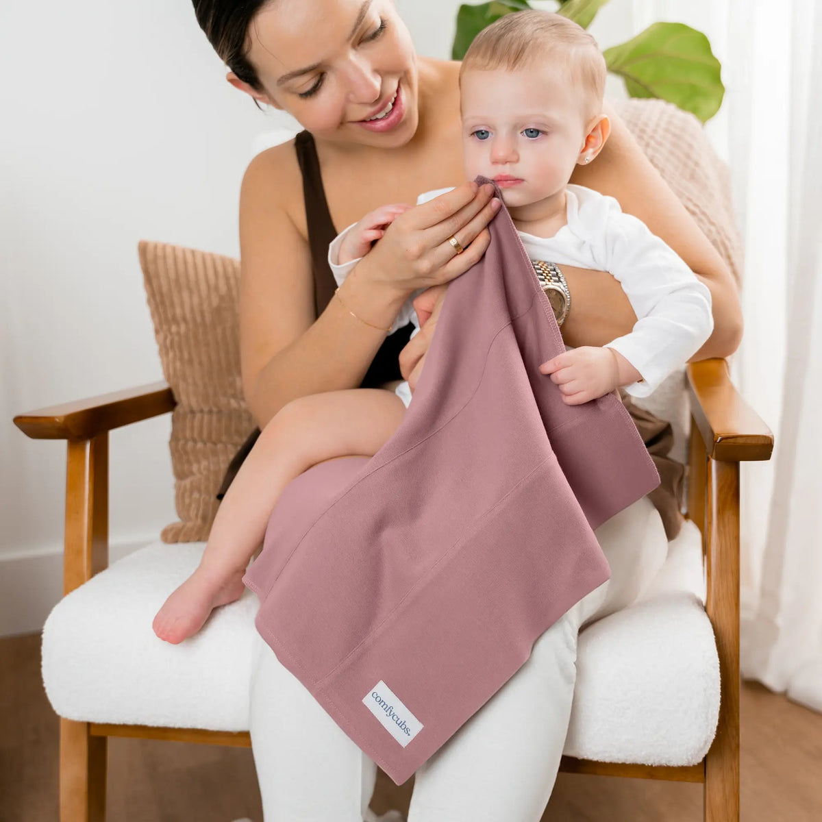 Comfy Cubs Cotton Burp Cloths in Mauve - 