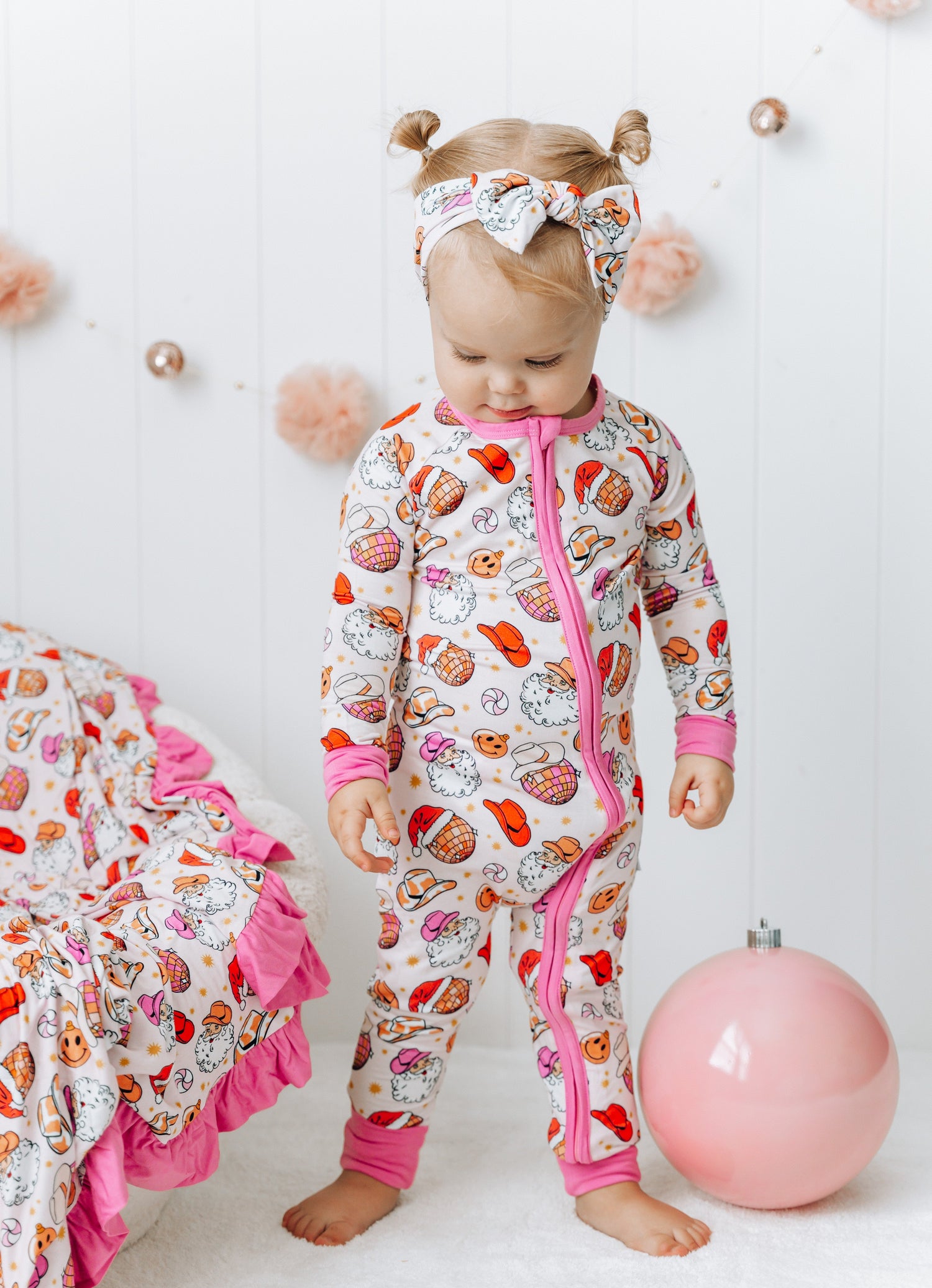 DREAM BIG LITTLE CO COWGIRL CLAUS DREAM BOWEveretts Place