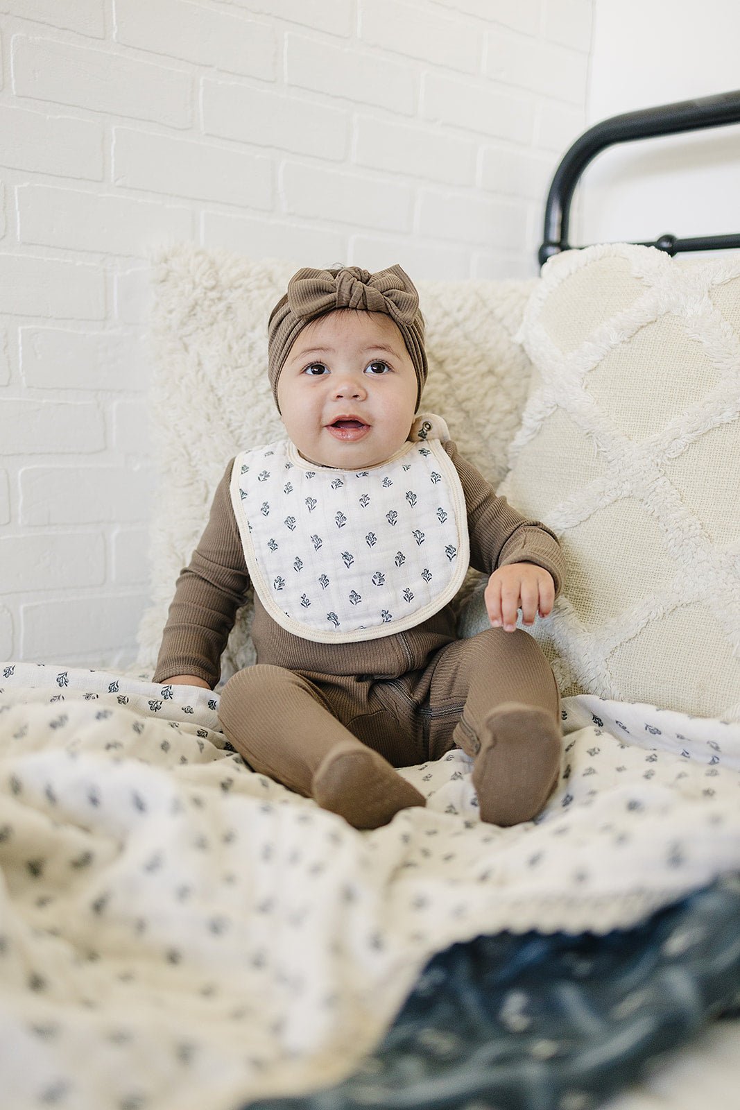 Mebie Baby Cream Berry Classic Muslin Bib - 