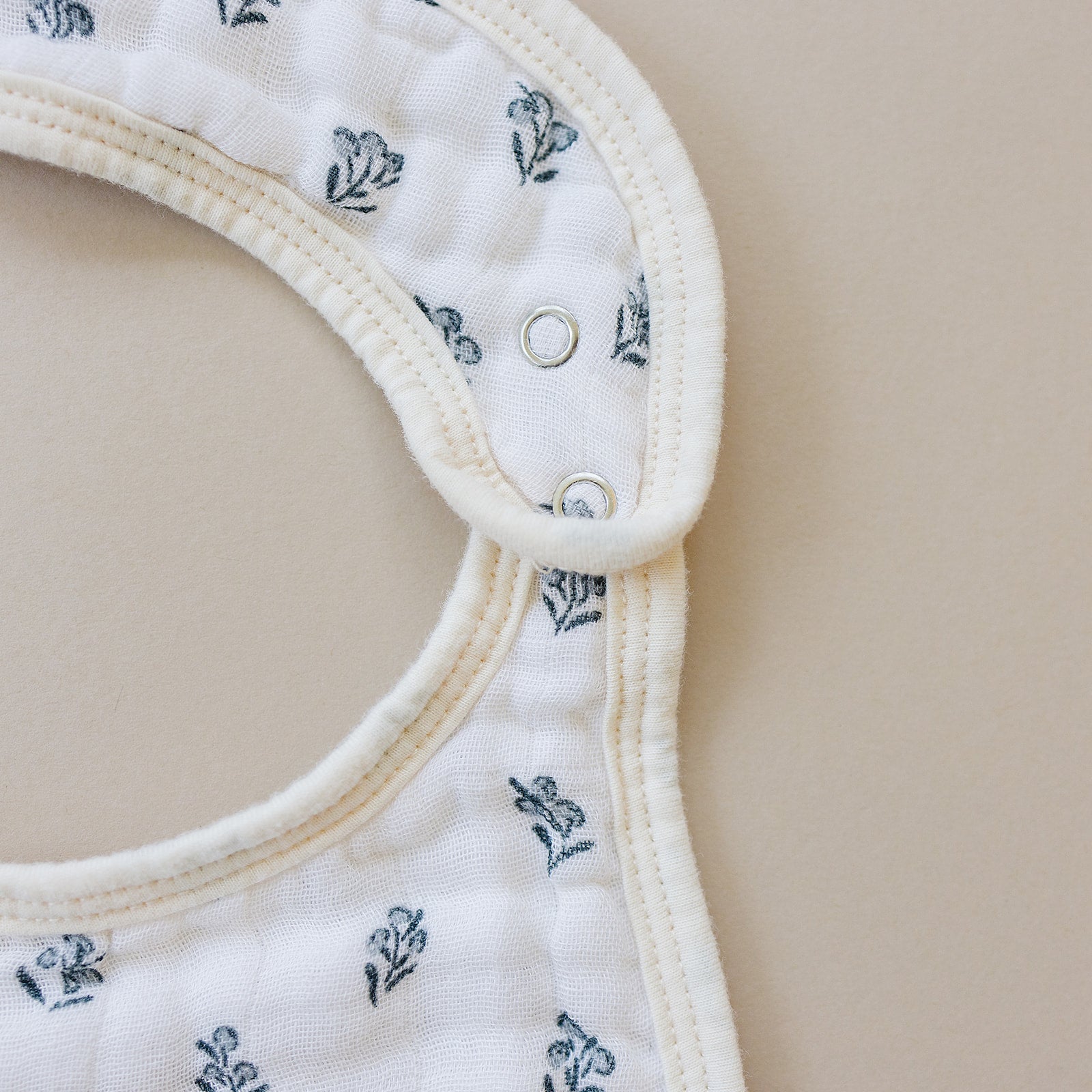 Mebie Baby Cream Berry Classic Muslin Bib - 