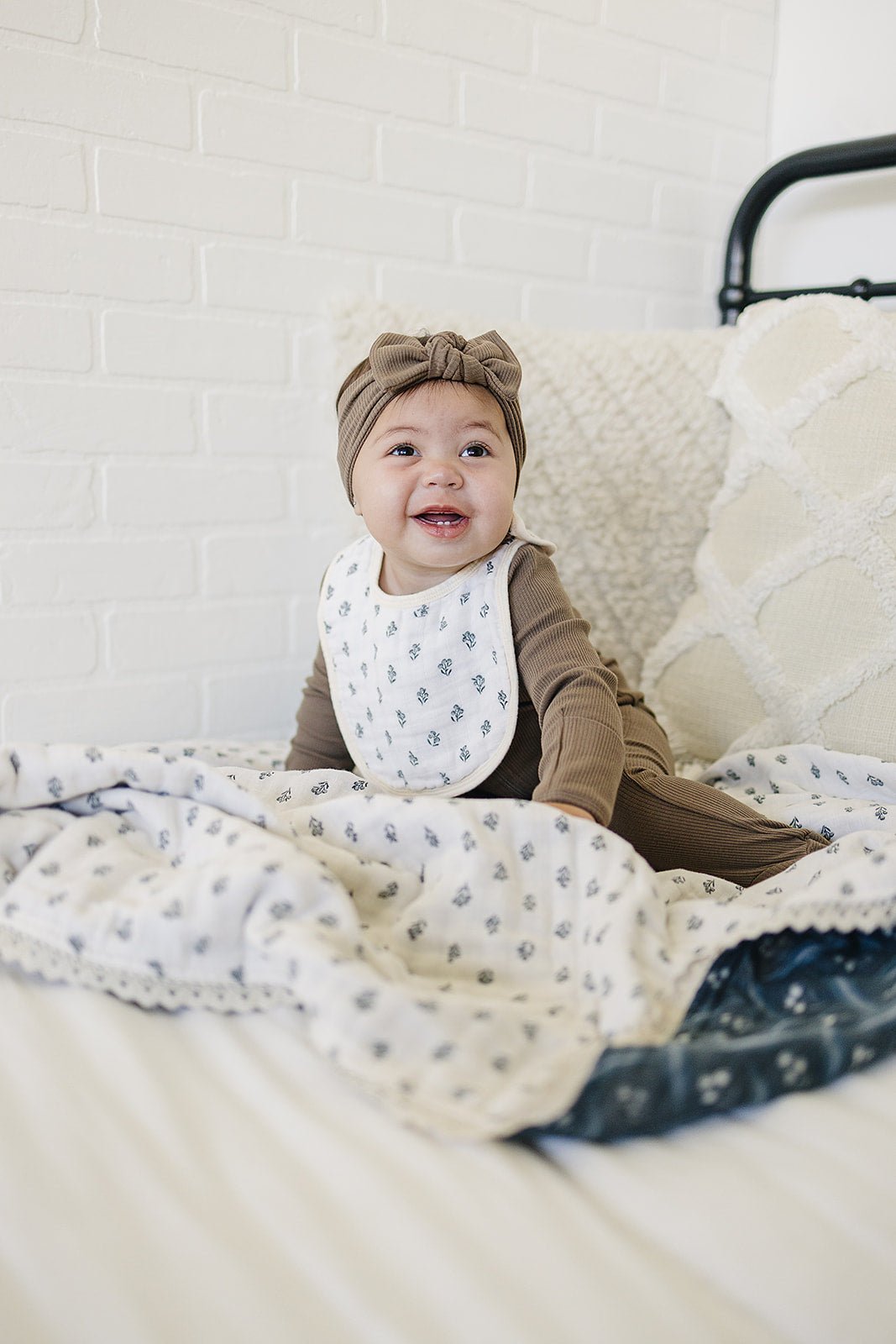 Mebie Baby Cream Berry Classic Muslin Bib - 