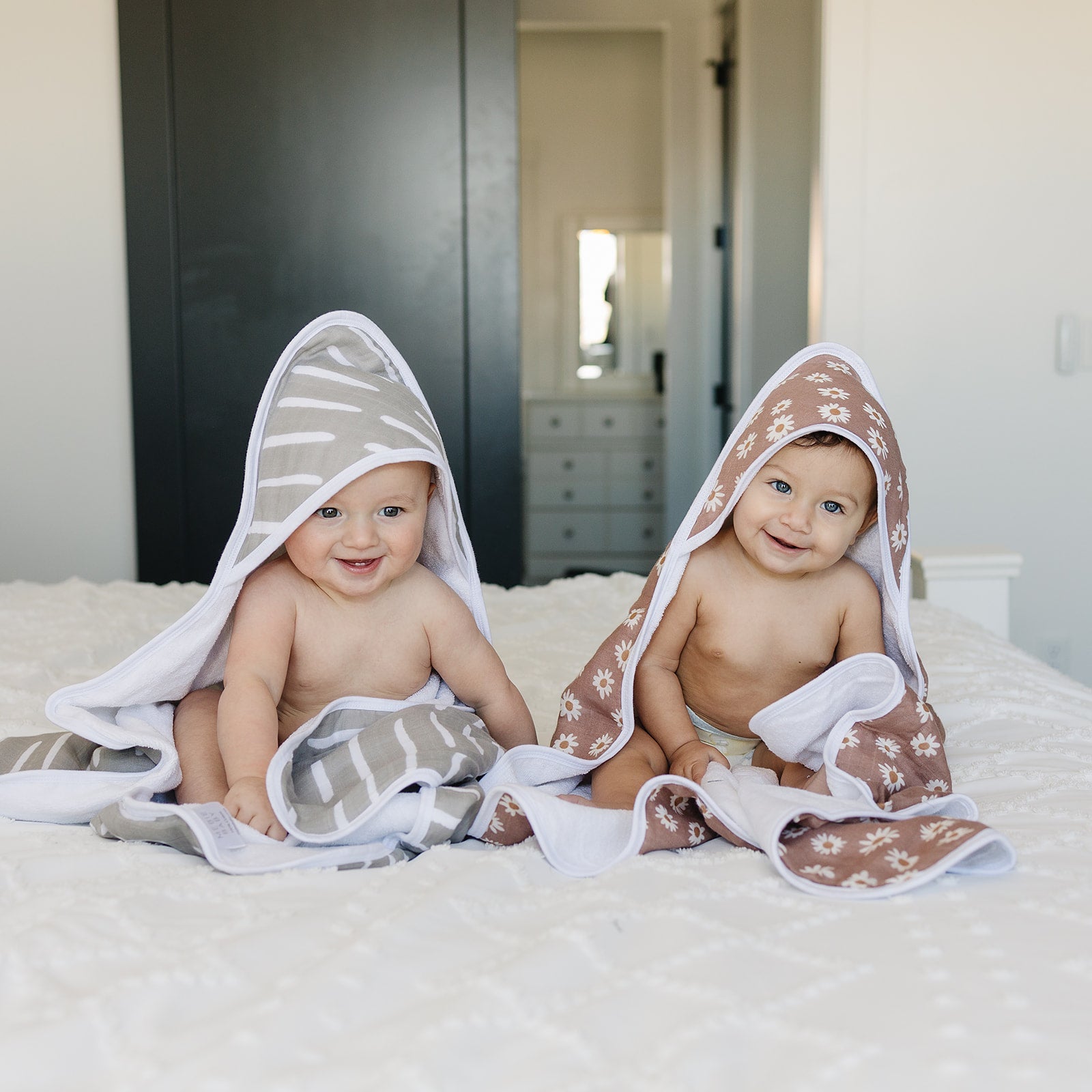 Mebie Baby Daisy Dream Muslin Hooded Towel - 