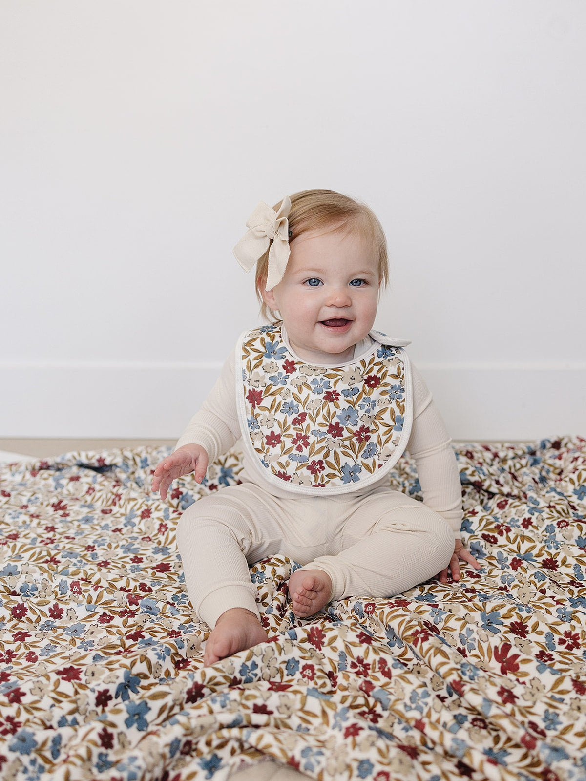 Mebie Baby Desert Floral Rounded Luxe Fleece Baby Bib For Messes - 