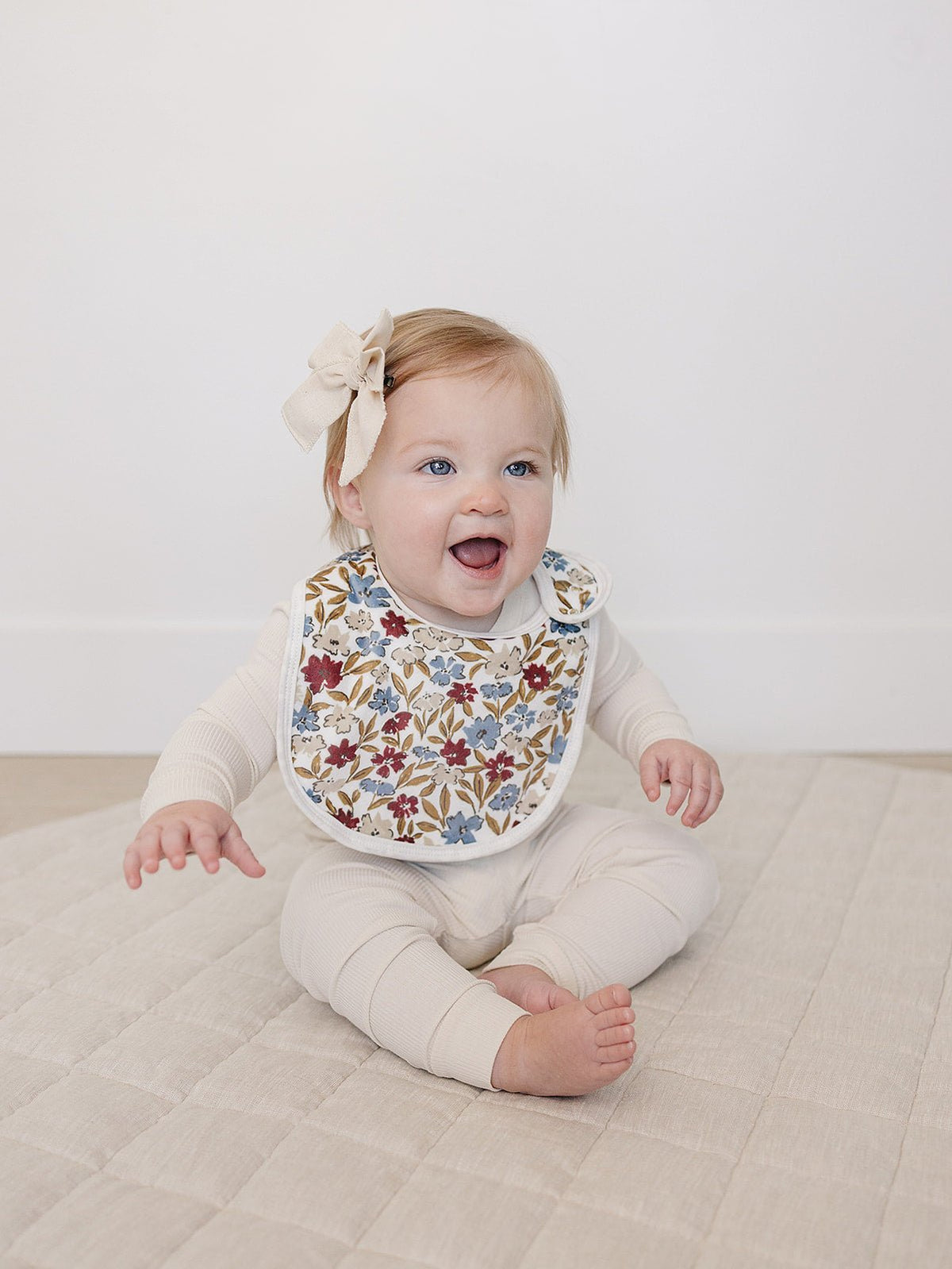 Mebie Baby Desert Floral Rounded Luxe Fleece Baby Bib For Messes - 