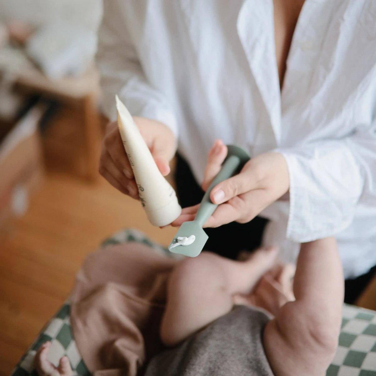 Mushie Diaper Cream Applicator Soft Silicone for Easy Mess - Free Application - Everetts Place Boutique - 