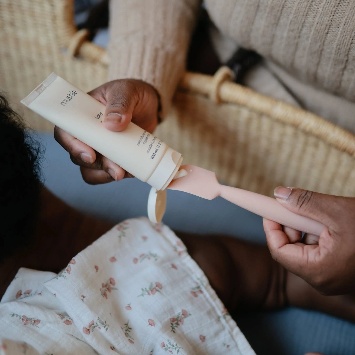 Mushie Diaper Cream Applicator Soft Silicone for Easy Mess - Free Application - Everetts Place Boutique - 