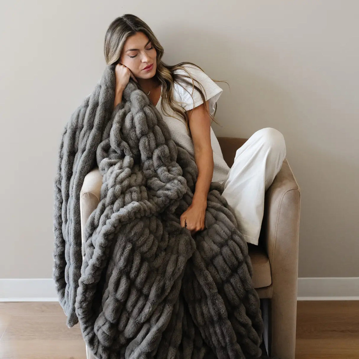 DOUBLE RUCHED FAUX FUR THROW BLANKETS Saranoni 