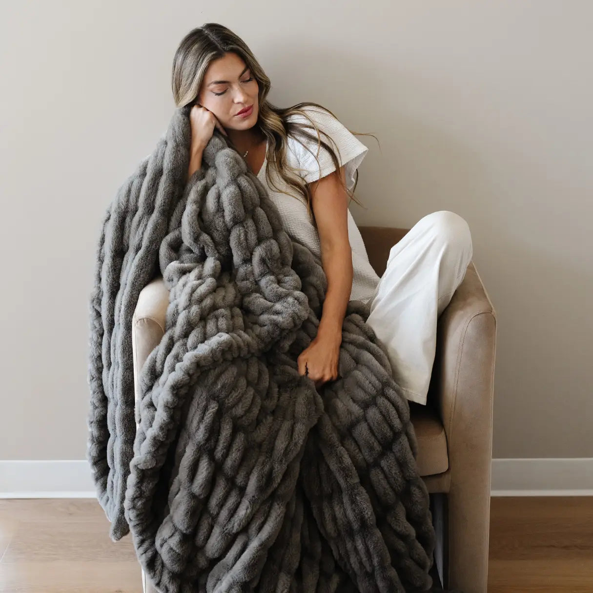 DOUBLE RUCHED FAUX FUR THROW BLANKETS Saranoni 