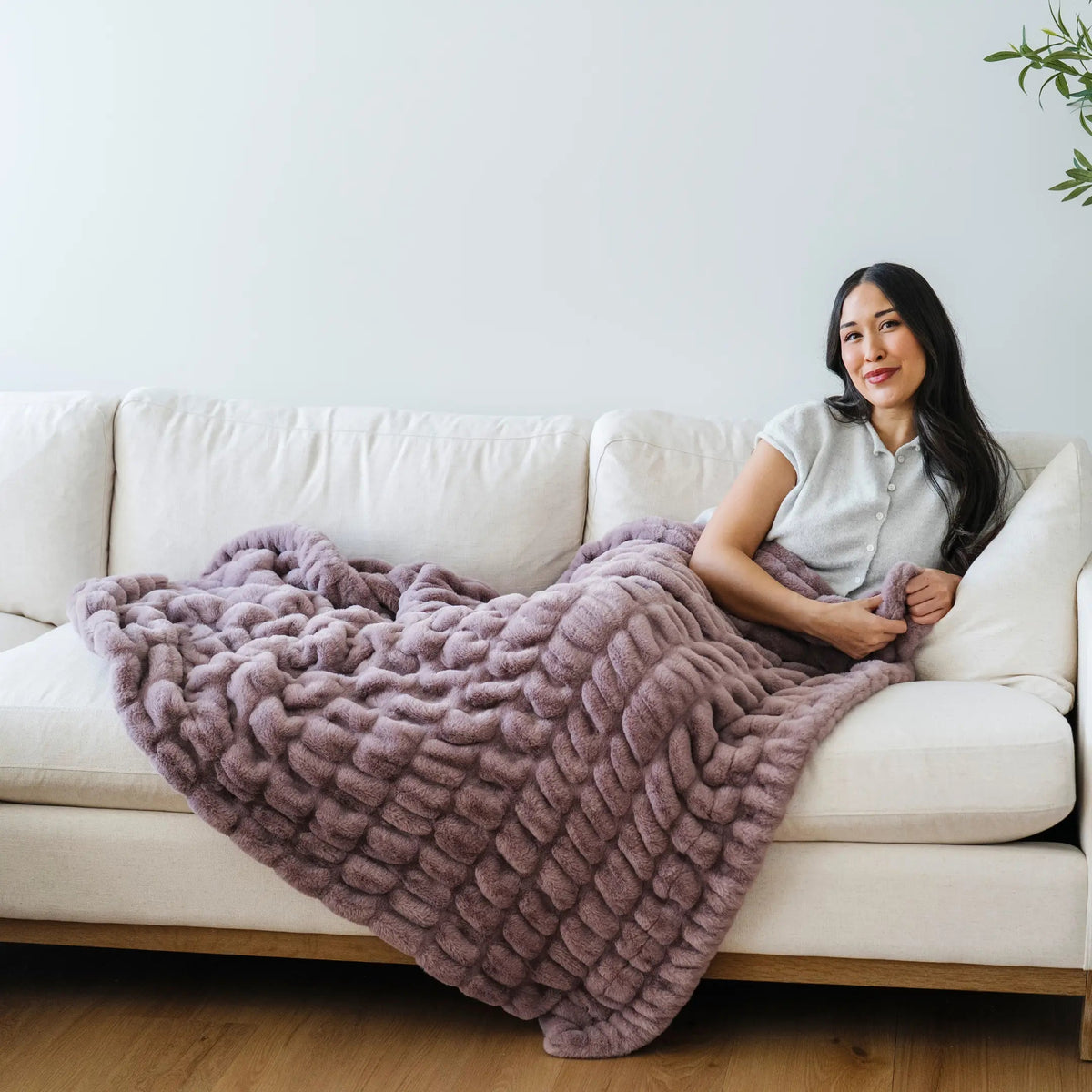 DOUBLE RUCHED FAUX FUR THROW BLANKETS Saranoni 