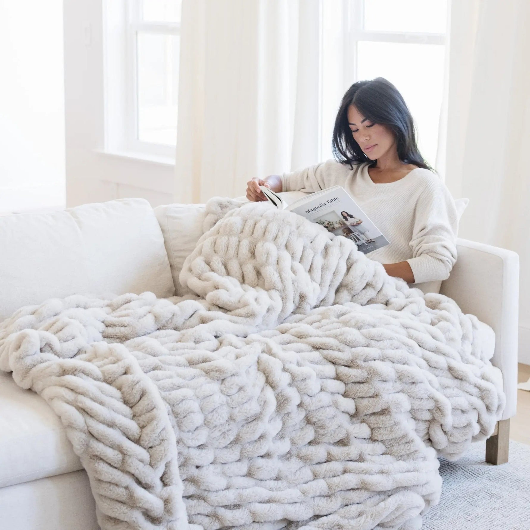 DOUBLE RUCHED FAUX FUR THROW BLANKETS Saranoni 