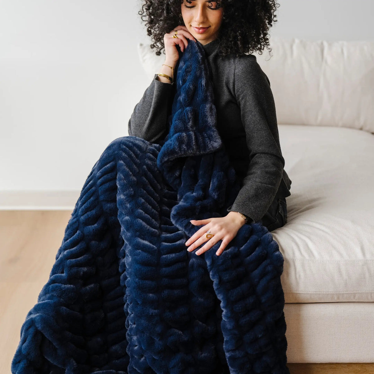 DOUBLE RUCHED FAUX FUR THROW BLANKETS Saranoni 