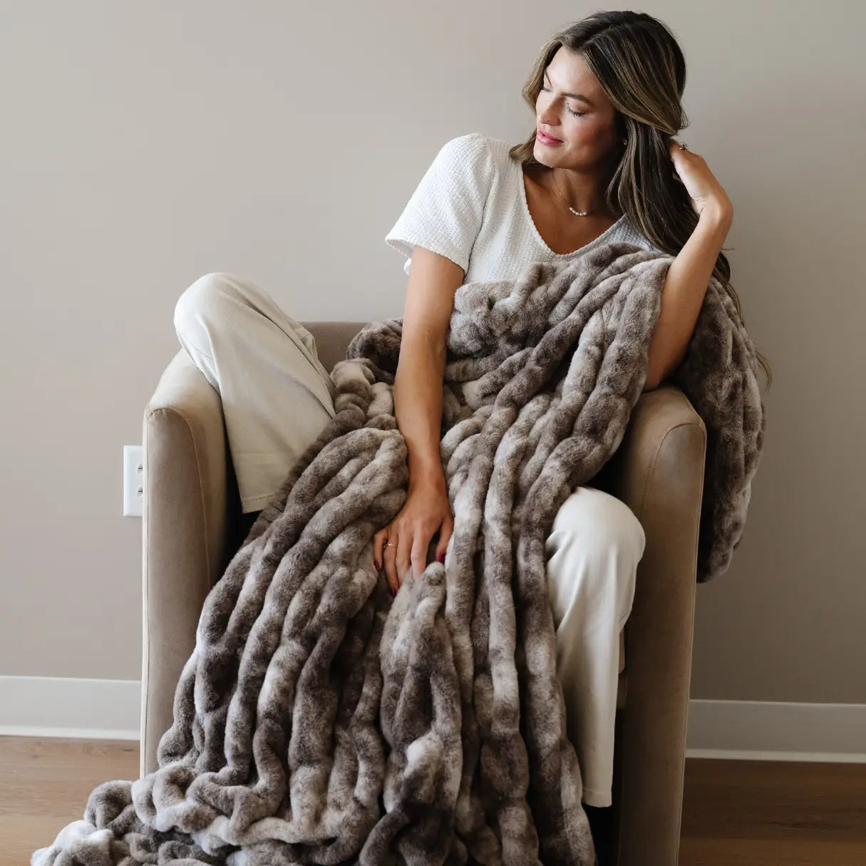 DOUBLE RUCHED FAUX FUR THROW BLANKETS Saranoni 