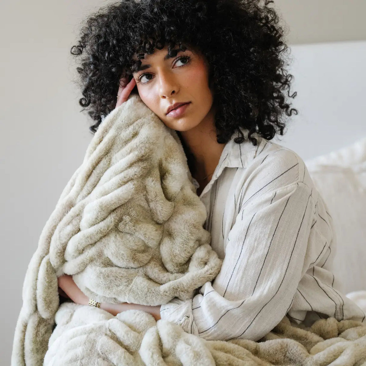 DOUBLE RUCHED FAUX FUR THROW BLANKETS Saranoni 